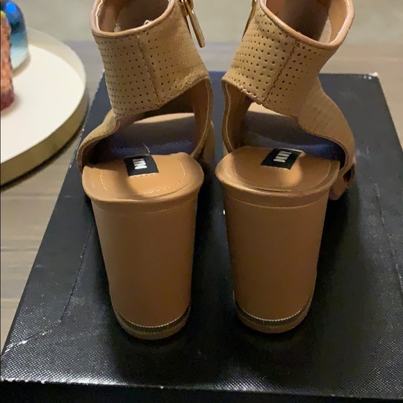 DKNY booties size 8 - Picture 4 of 5